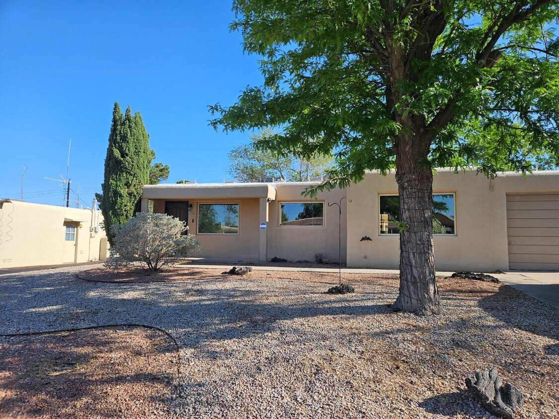 Primary Photo - 3 Bedroom 1.75 bath with Solar Panels