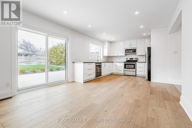 Building Photo - 674 Netherton Crescent