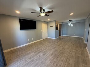 Building Photo - 555 E Silverado Ranch Blvd