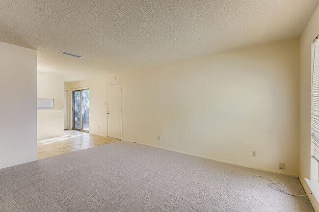 Foto del edificio - 1740 Rutland Dr