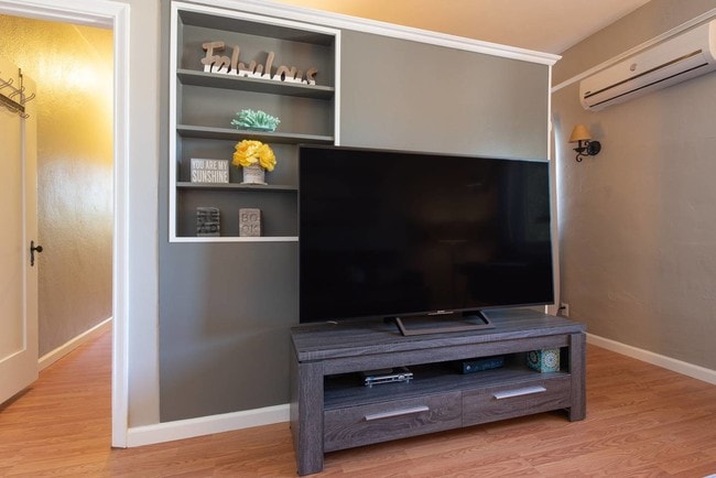 divider between living room and bedroom - 77 W Glenarm St