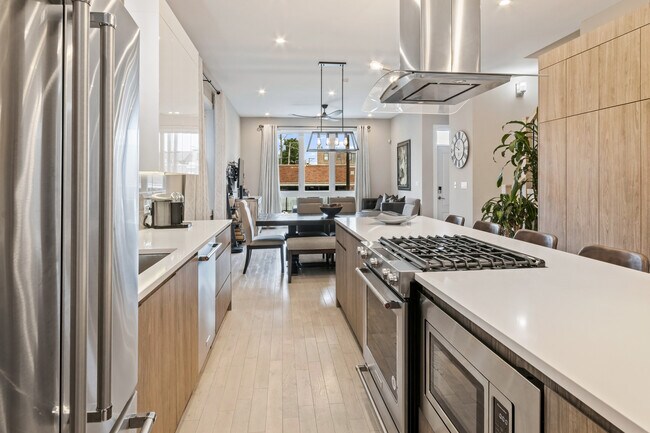 Foto del edificio - 517 E 43rd St