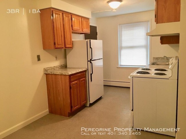 Building Photo - 3 bedroom in Pawtucket RI 02860