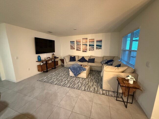 Sala de estar - 17014 Avon Dive Ln