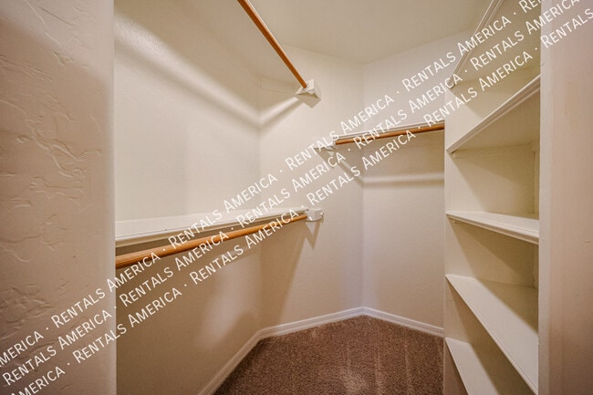 Building Photo - 17219 N 19th Run