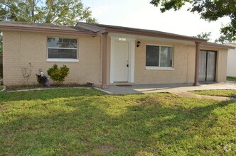 Building Photo - 7400 Parrot Dr
