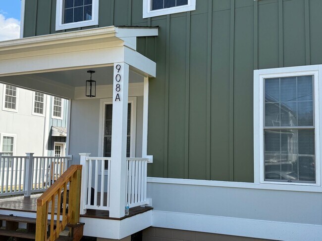 Building Photo - 908 Nasau Street