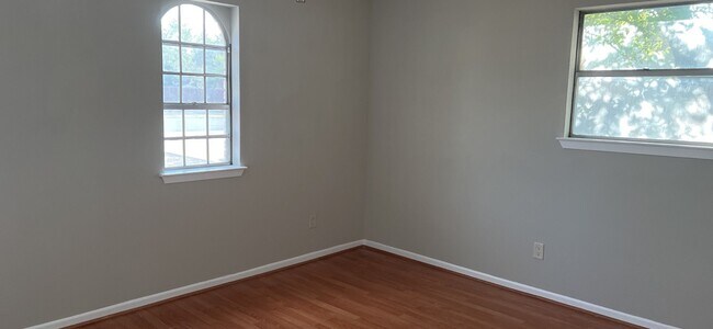 Foto del edificio - 3 bedroom 2 bathroom!