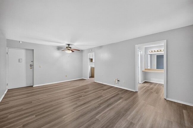 Building Photo - 2971 Deckebach Ave