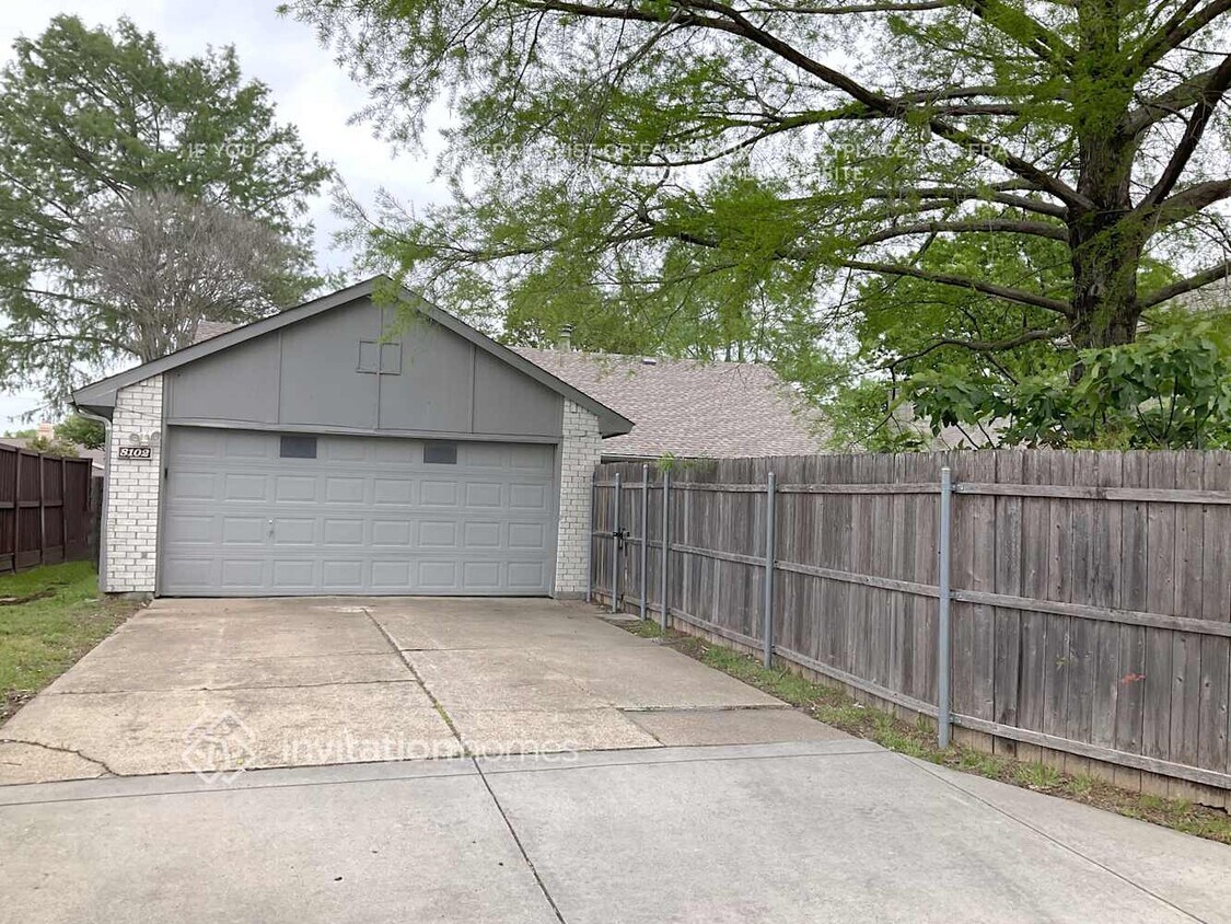 Foto del edificio - 8102 Kensington Dr