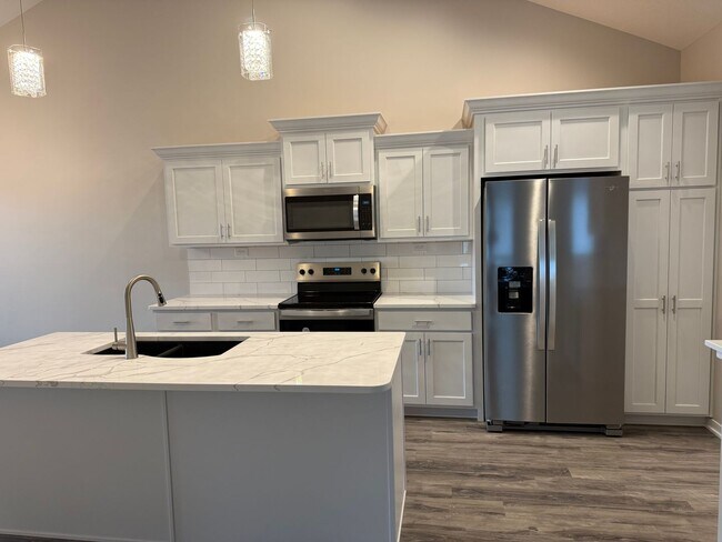 Building Photo - Walkout ranch townhome with 2 stall garage...