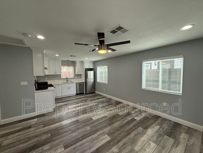 Foto del edificio - 805 W Yosemite Ave