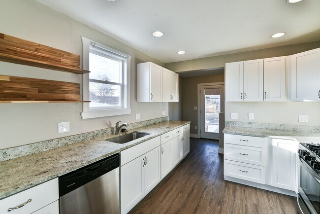 Foto del edificio - Beautiful Spacious Home in Sugarhouse!