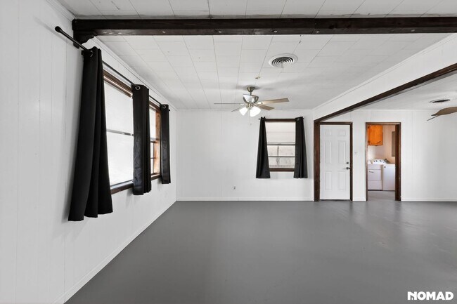 Foto del edificio - 251 School Rd