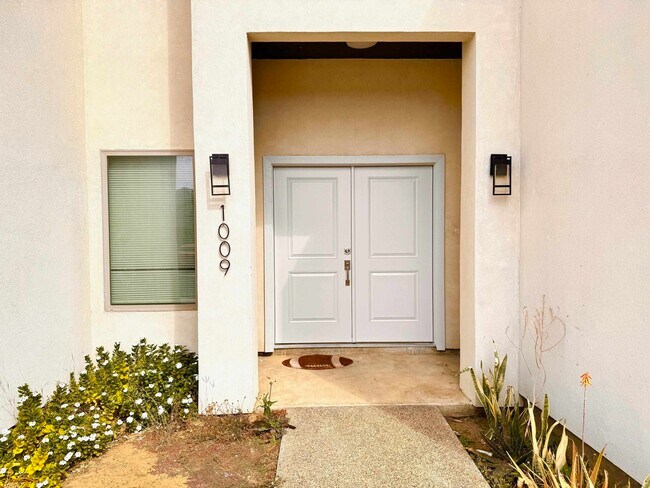 Foto del edificio - 1009 La Muralla St