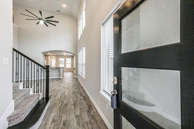Foto del edificio - Offered by Precision Realty & Management, ...