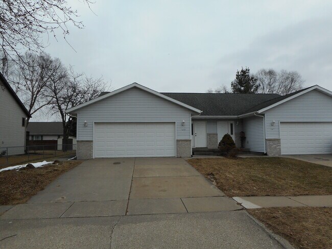 Foto del edificio - 125 Rosewood Ln S