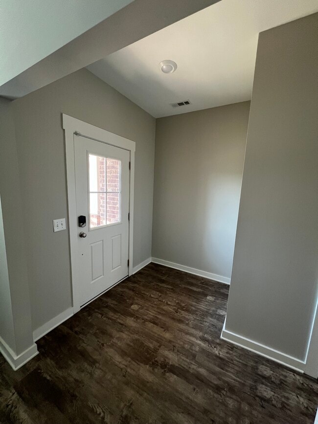 Building Photo - 1004 Henley Ln