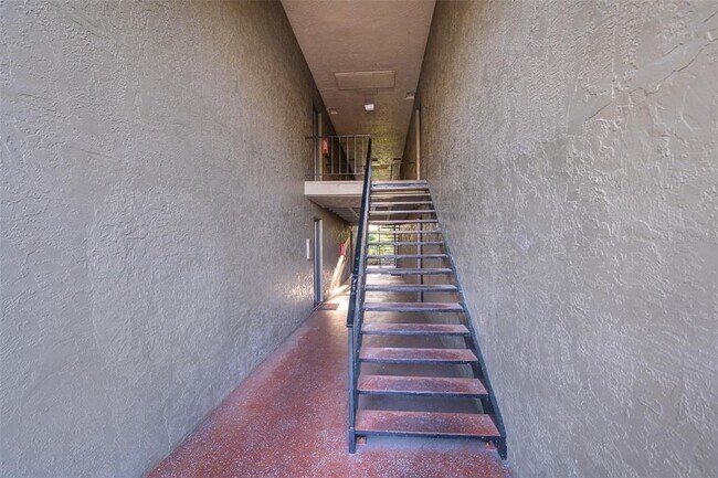 Foto del edificio - 305 Wymore Rd