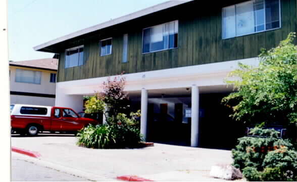 Building Photo - 15 Charlotte Dr