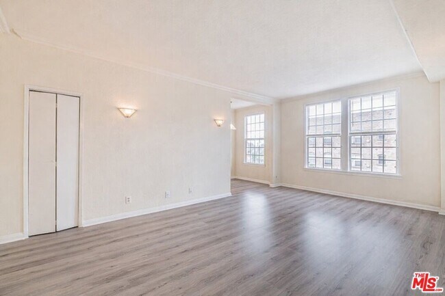 Foto del edificio - 5640 Franklin Ave