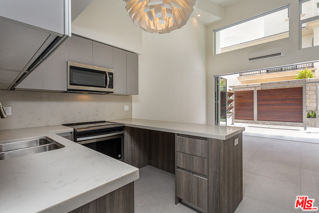 Foto principal - 900 Wilshire Blvd