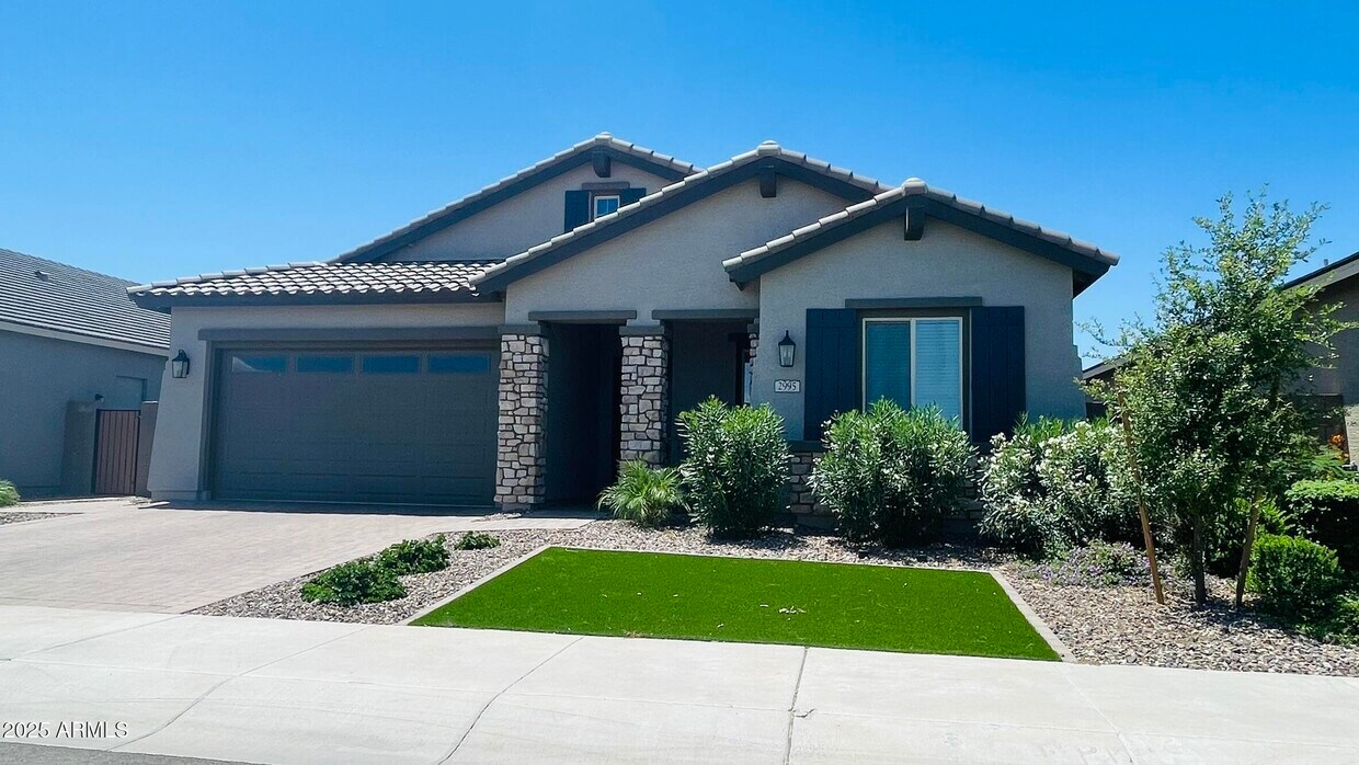 Primary Photo - 2995 W Lynx Dr