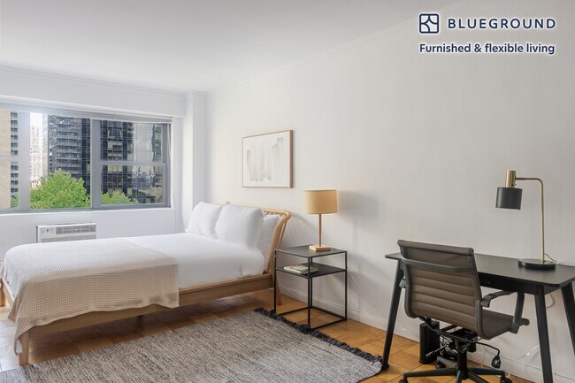 Foto del edificio - 330 E 46th St