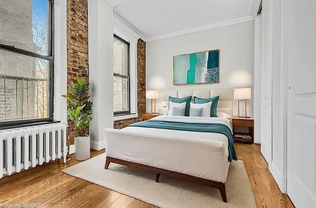 Building Photo - 350 W 21st St