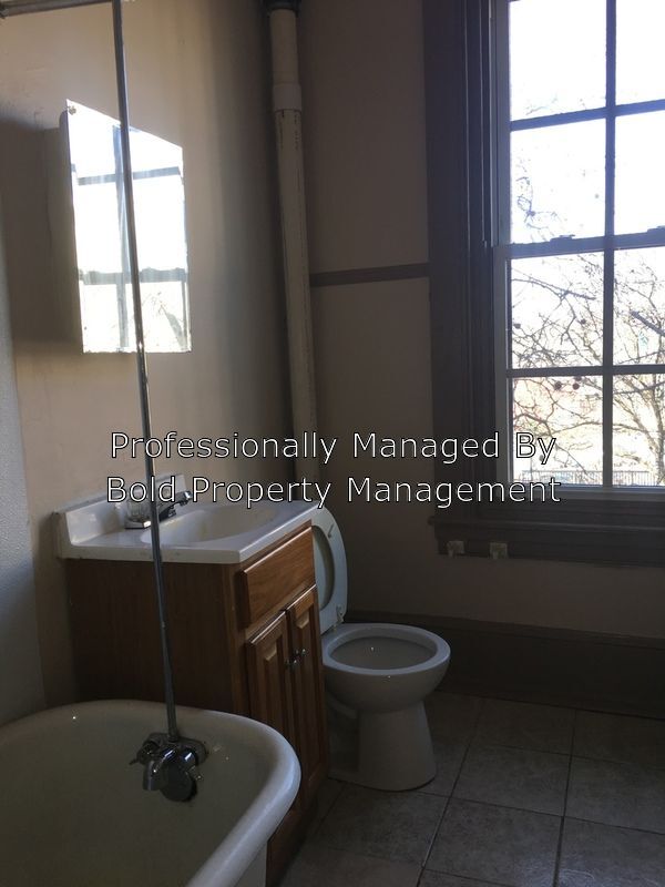 Foto del edificio - Recently renovated 1 Bedroom Apt.