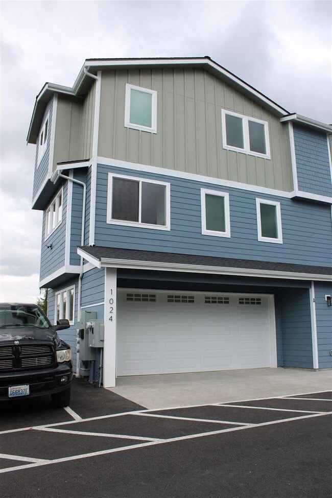 Foto del edificio - 2 bedroom 2 bathroom Brand  New Constructi...