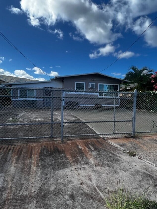 Foto principal - Single Family 3 bedroom 1 bath home
