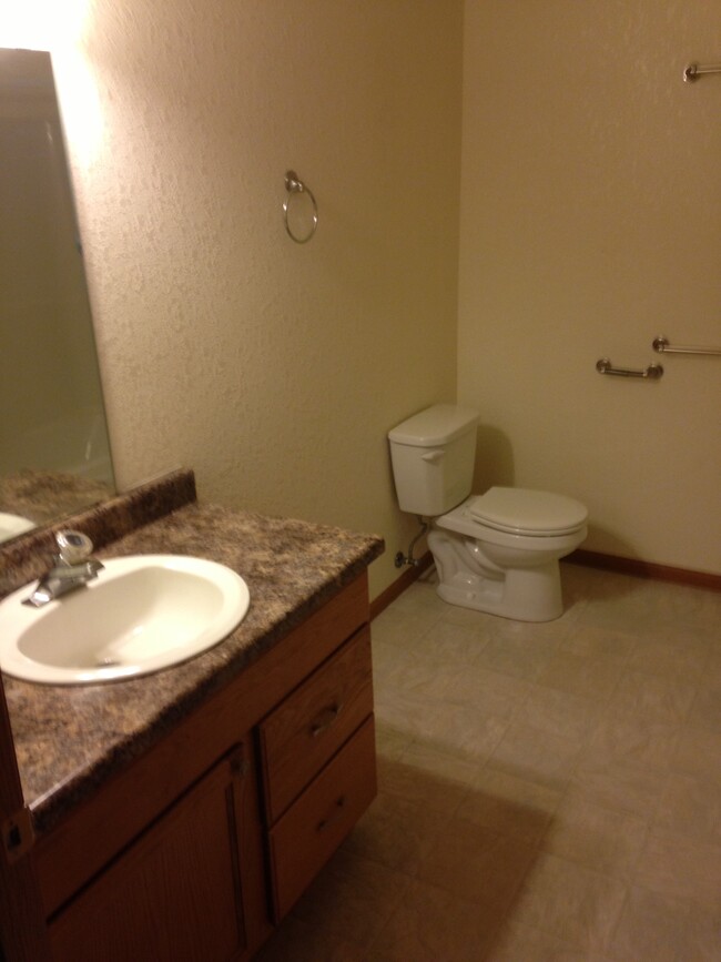 Bathroom - Dodge House Apartments