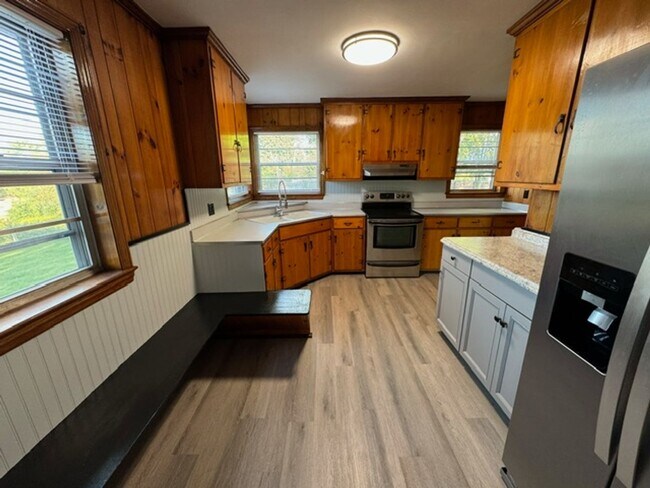 Building Photo - City of Maryville! 37804 - 3 bedroom, 1 bath home with many recent updates - Contact Tim Tipton 8...