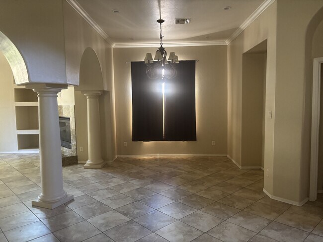 Building Photo - 4568 La Quinta Ln