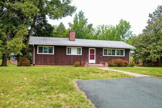 Building Photo - 137 Mimosa Ct