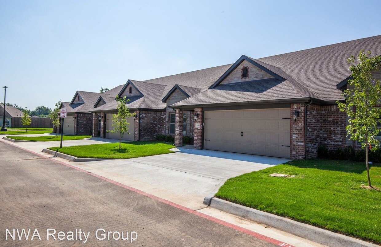 240 Commercial St, Centerton, AR 72719 House Rental in Centerton, AR