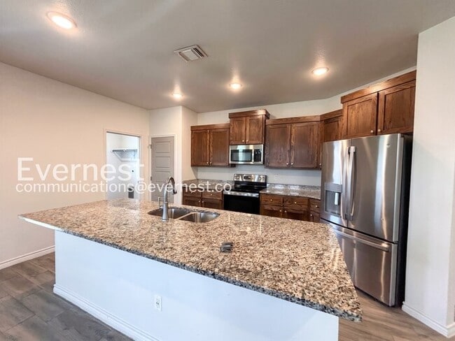 Building Photo - 842 Freedom Cir