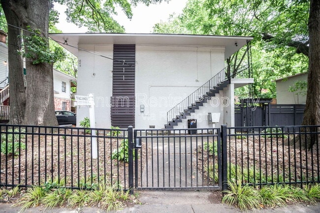 Building Photo - 711 Argonne Ave NE