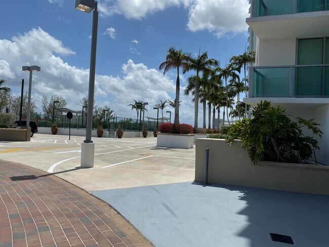 Foto del edificio - 2681 N Flamingo Rd