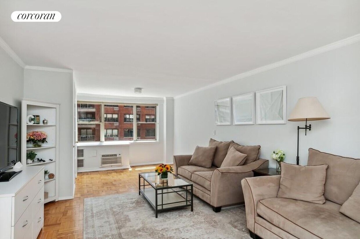 Foto principal - 233 E 70th St