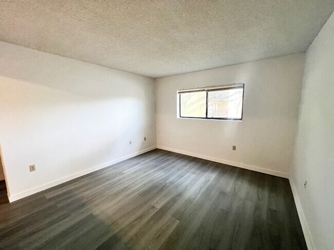 Foto del edificio - 350 Palm Cir W