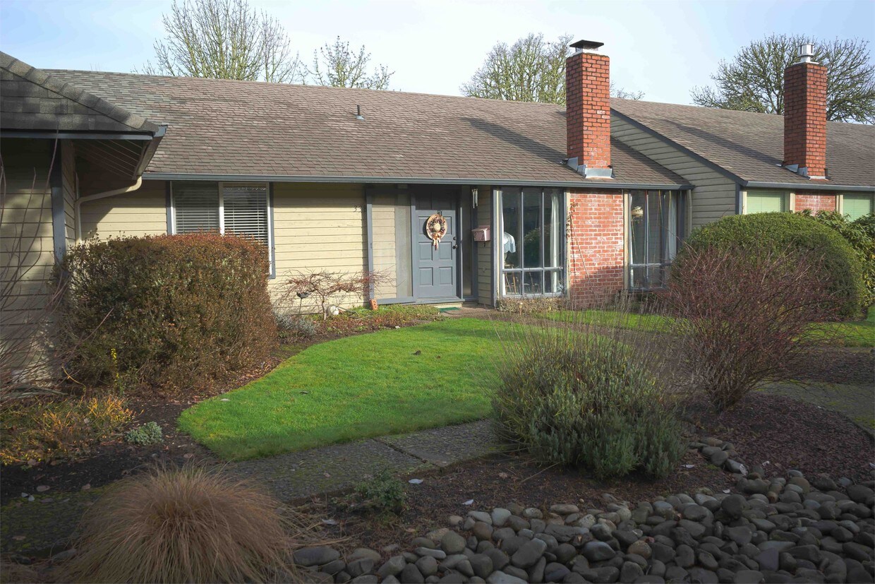 Primary Photo - 3383 NW Walnut Blvd