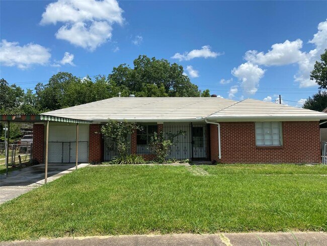 Building Photo - 347 Victoria Dr
