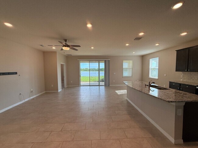 Building Photo - 3 Bedroom 2.5 Bath Single Family Home Promenade Estates