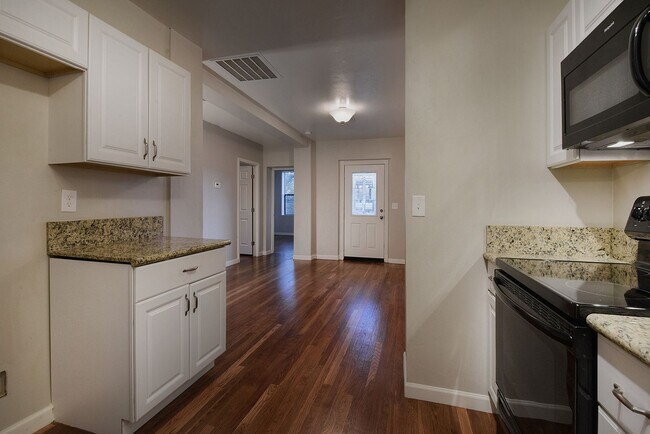 Foto del edificio - 903 E 7th St