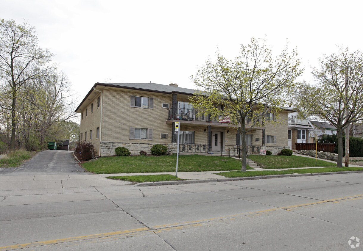 Building Photo - 1402 N 68th St