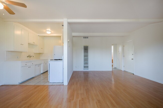 Building Photo - 5991 Carpenter Ave