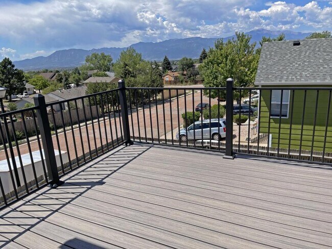 Building Photo - 2215 Lisa Dr