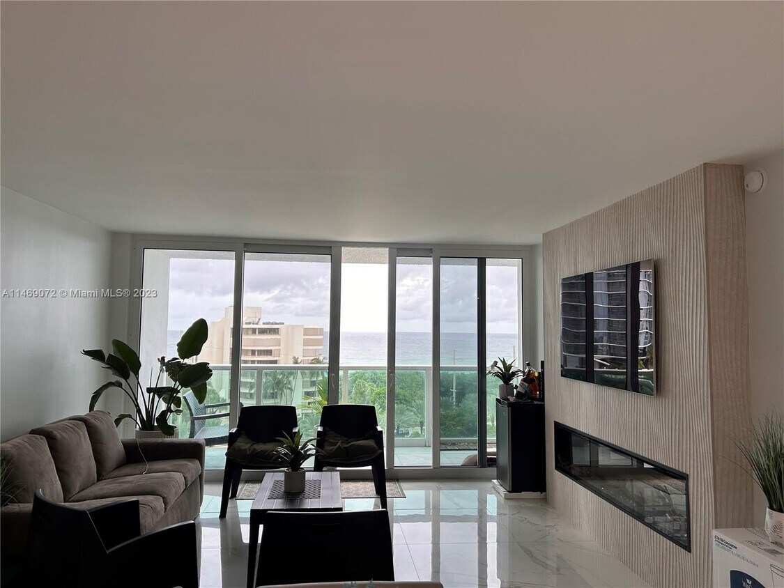 Foto del edificio - 100 Bayview Dr